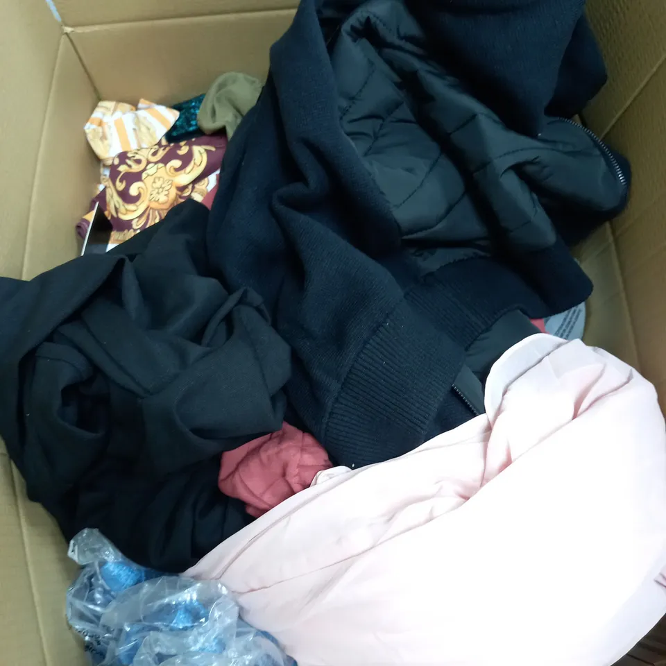 BOX OF APPROXIMATELY 25 ASSORTED CLOTHING ITEMS TO INCUDE -SHIRT , JUMPER , TOP ETC