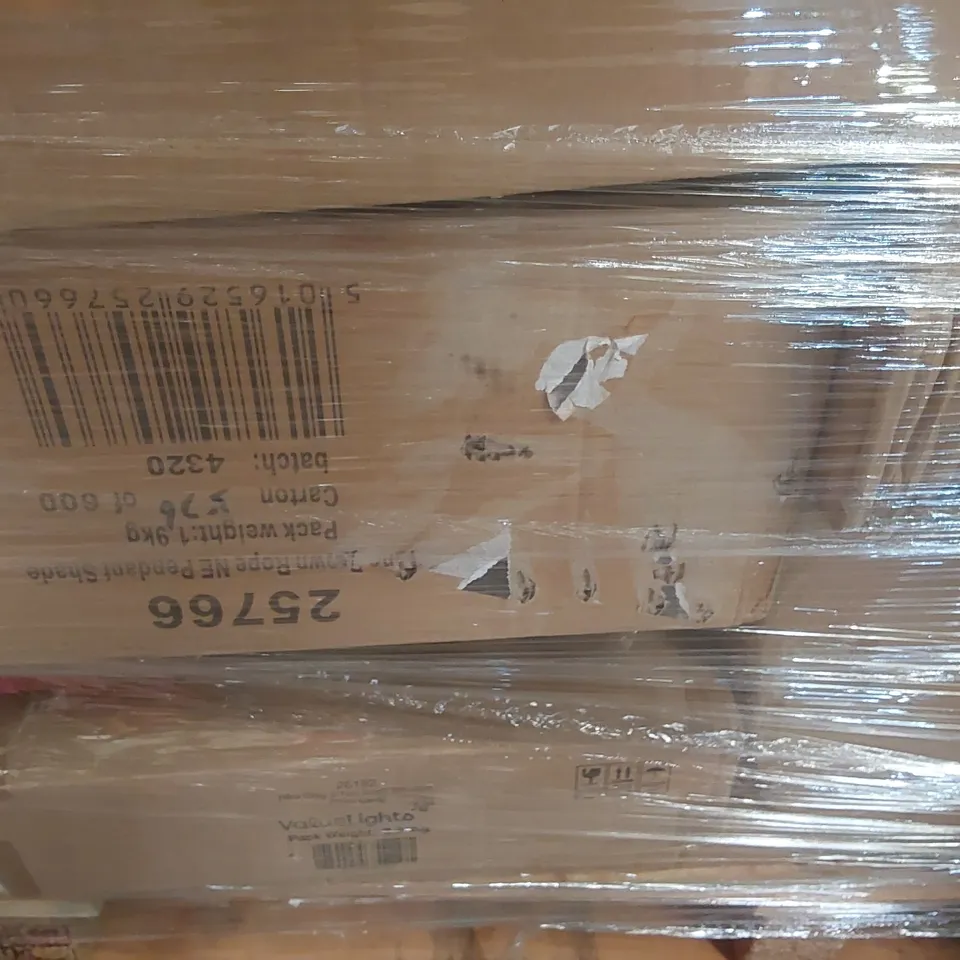 PALLET CONTAINING A LARGE QUANTITY OF ASSORTED LIGHTING PRODUCTS