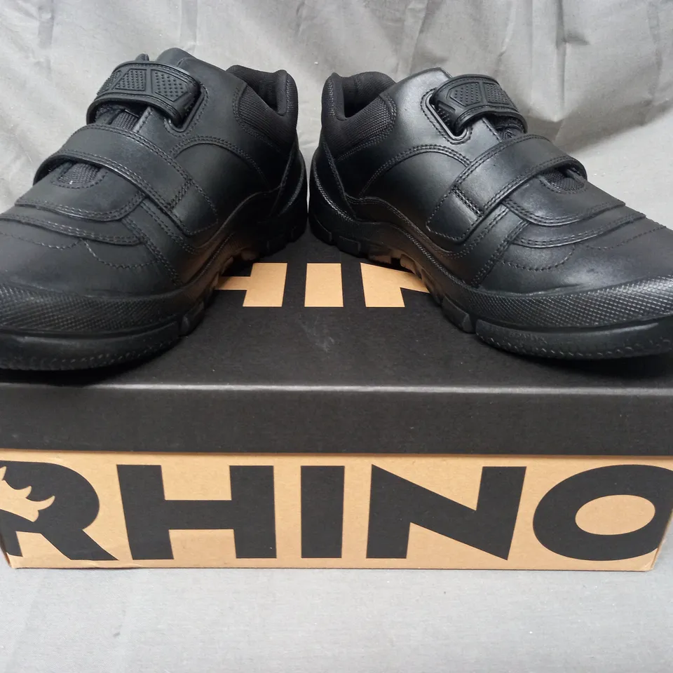 BOXED PAIR OF RHINO WARRIOR SHOES IN BLACK UK SIZE 8.5