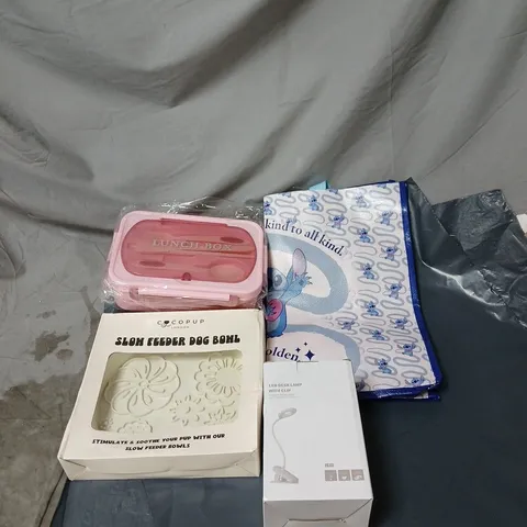 BOX OF APPROXIMATELY 22 ASSORTED HOUSEHOLD ITEMS TO INCLUDE STITCH SHOPPING BAG, LUNCH BOX, DOG BOWL, LAMP ETC