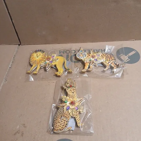 BOX OF APPROXIMATELY 10 GISELA GRAHAM BIG CAT DECORATIONS WITH TAGS