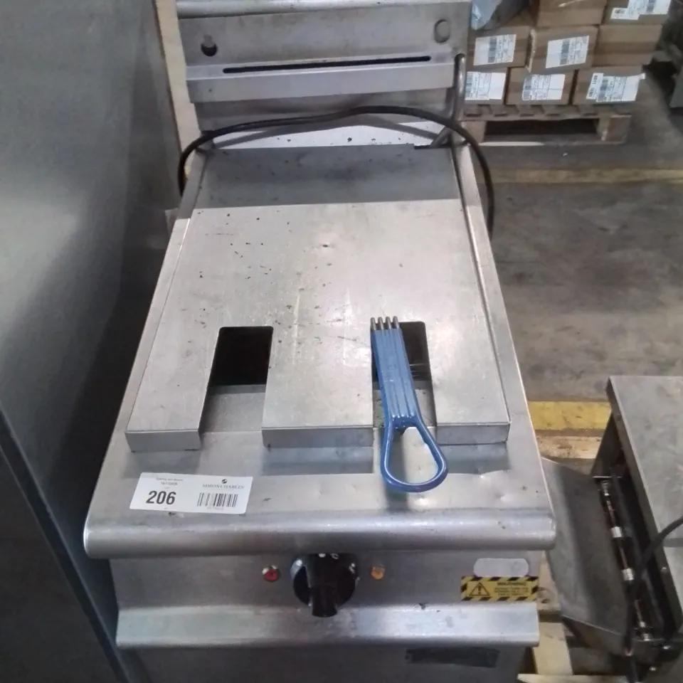 FALCON DOMINATOR FREE STANDING PROPANE GAS FILTRATION FRYER G3840F