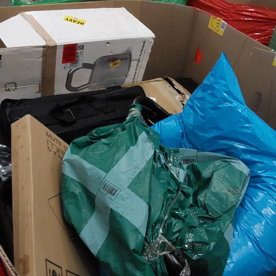 PALLET OF ASSORTED ITEMS INCLUDING: SAFETY GATE, TELESCOPIC PADDLE, WELCOME MAT, TOILET SEAT, MICROFIBER CLOTH 