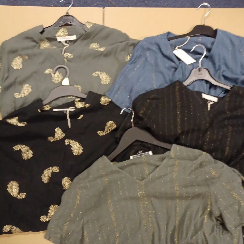 BOX OF APPROX 10 ASSORTED ITEMS OF MAISON DE NIMES CLOTHING IN VARIOUS SIZES AND STYLES 