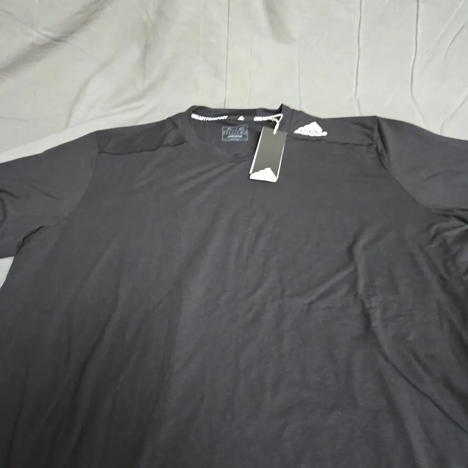 ADIDAS LOGO TEE SIZE XL