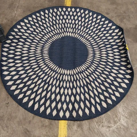 MIDNIGHT BLUE INDOOR/OUTDOOR RUG // 135 X 135CM