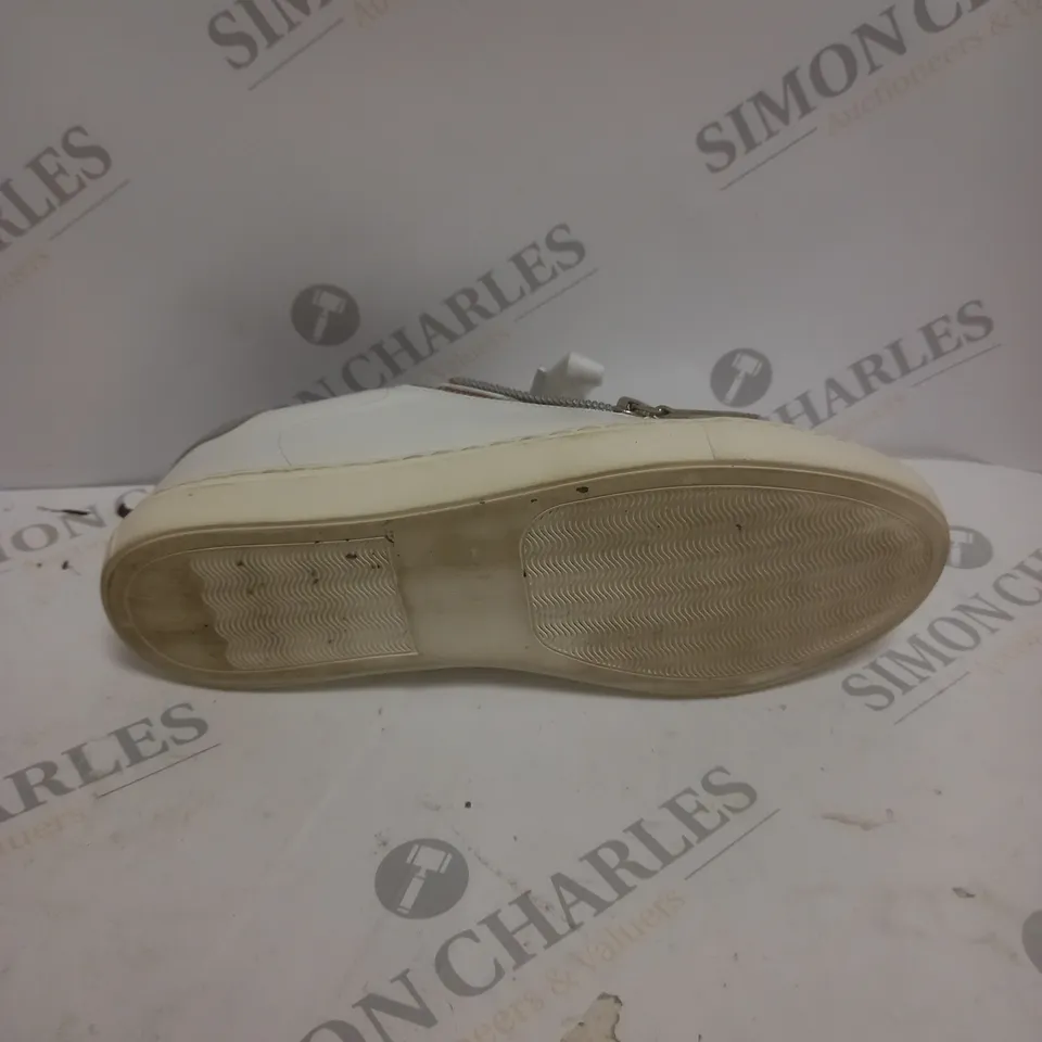 BOXED PAIR OF MAISON DE NIMES LEATHER ZIP SIDE TRAINERS IN WHITE - SIZE 5