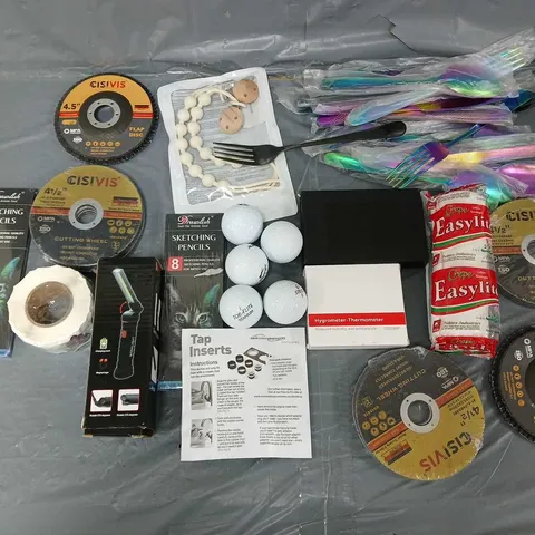 APPROXIMATELY 10 ASSORTED HOUSEHOLD ITEMS TO INCLUDE - GOLFBALLS, SKETCHING PENCILS, AND UTENSILS ETC. 