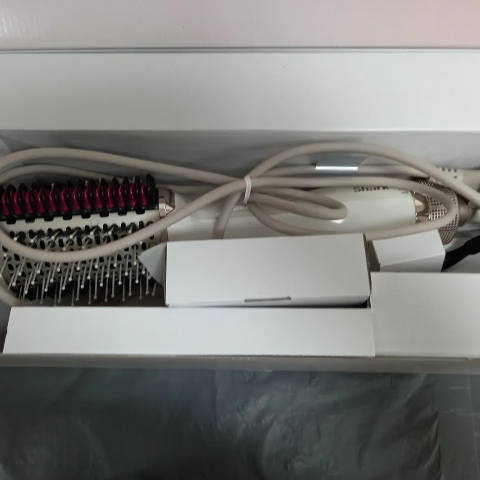 BOXED SHARK SMOOTHSTYLE HOT BRUSH & SMOOTHING COMB