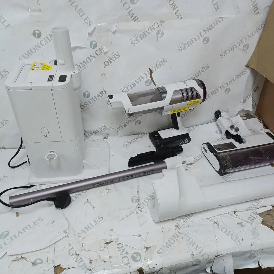 BOXED SHARK CORDLESS DETECT PRO VACUUM CLEANER