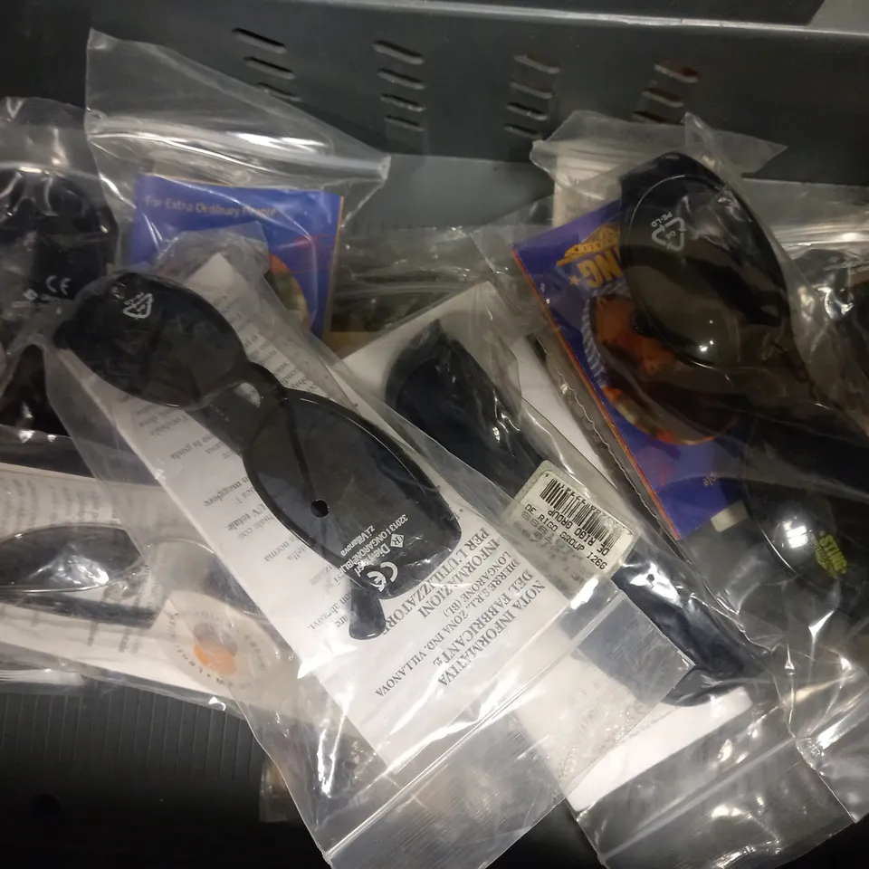 APPROXIMATELY 10 ASSORTED DE RIGO STING SUNGLASSES TO INCLUDE MODELS 6070, 6187M, 4297, 6204M ETC. 