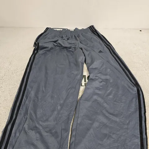 ADIDAS TRACK PANTS – L