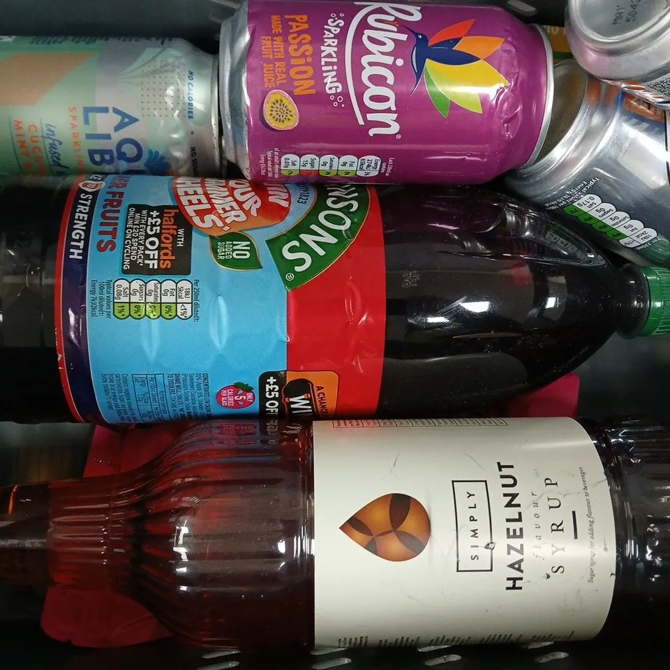 APPROXIMATELY 10 ASSORTED FOOD AND DRINK ITEMS TO INCLUDE DR PEPPER, PEPSI, INSTANT NOODLES, ETC