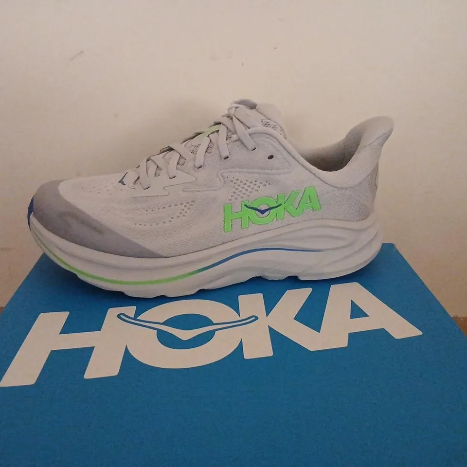 HOKA CLIFTON 10 BIG KIDS RUNNING SHOES – GREY/WHITE WITH NEON GREEN, UK 5.5 (US 6.5, EU 40)