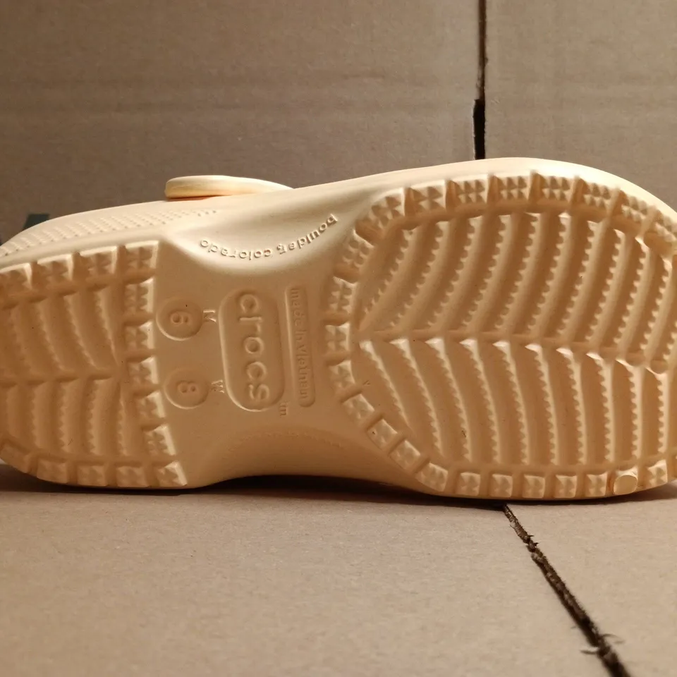 BOXED PAIR OF CROCS CLASSIC CLOGS IN APRICOT SIZE UK M5/W6