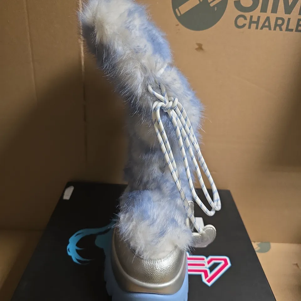 BOXED PAIR OF KOI SNOW MIKU FLUFFY 'MONSTER' LONG BOOTS – WHITE/BLUE, UK3