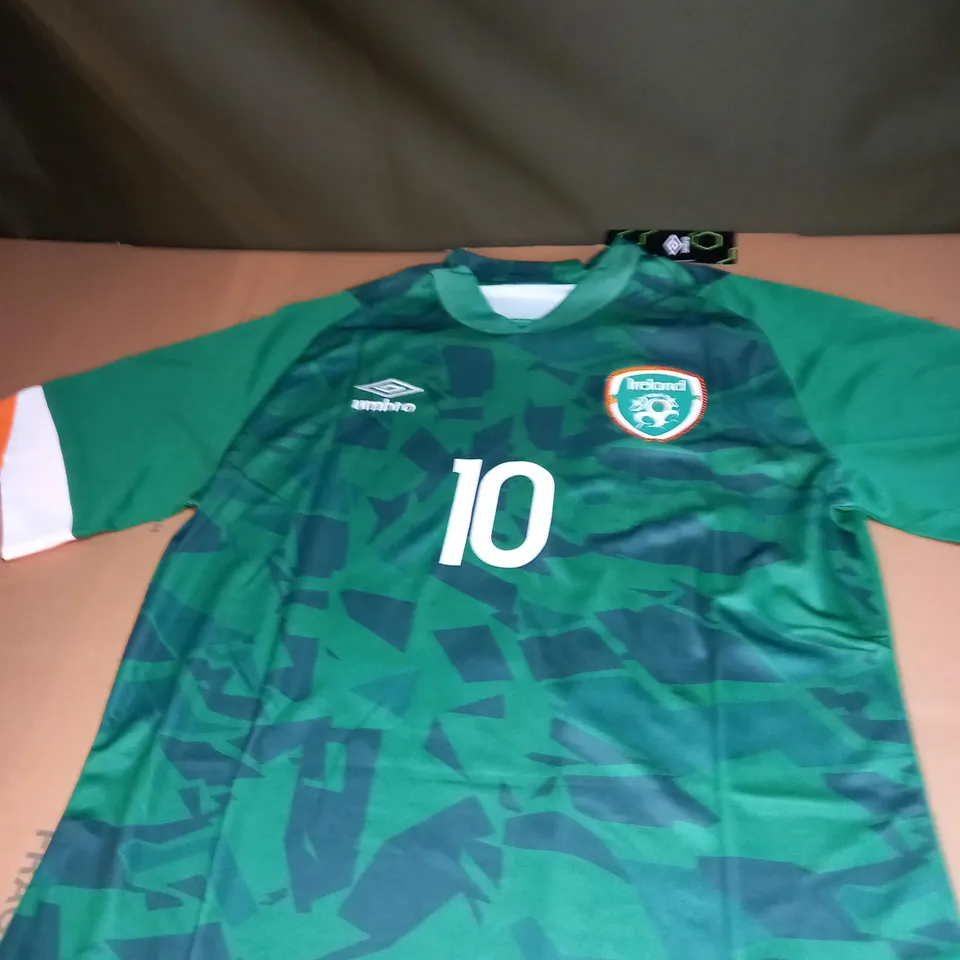 MENS REPUBLIC OF IRELAND HOME JERSEY SIZE LARGE