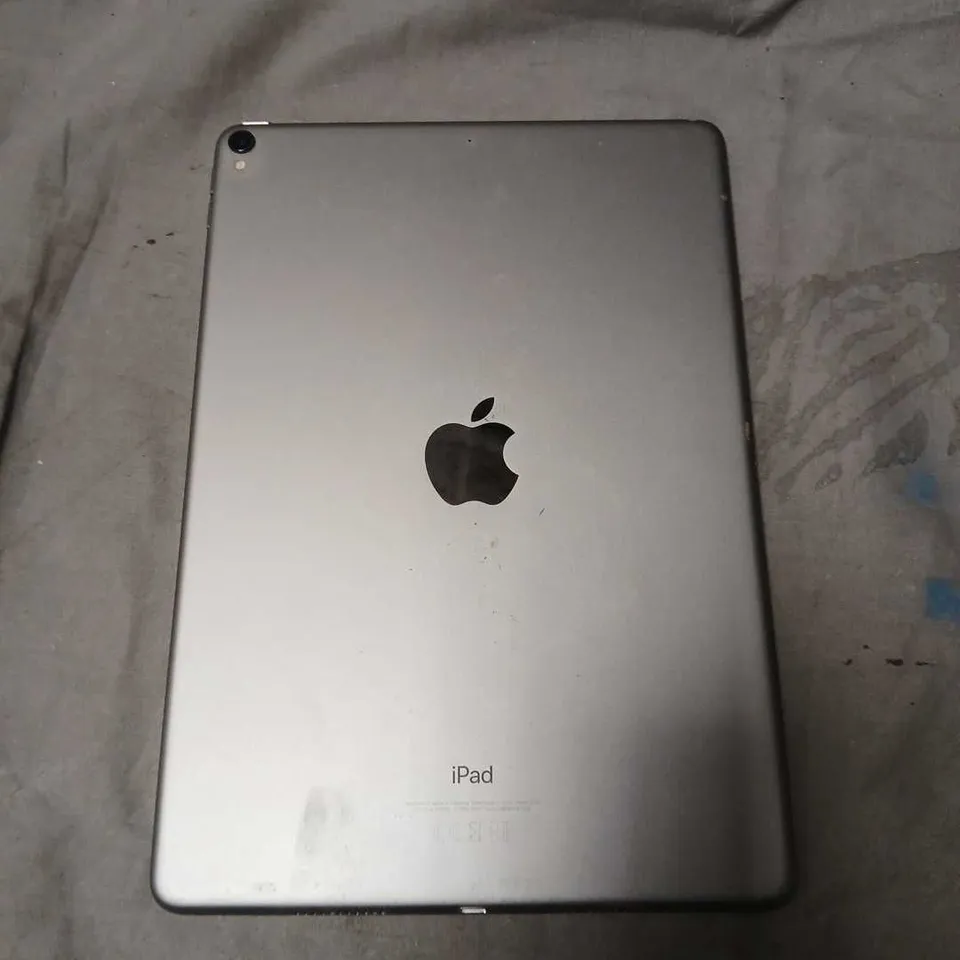 APPLE IPAD PRO 1ST GEN TABLET – SILVER