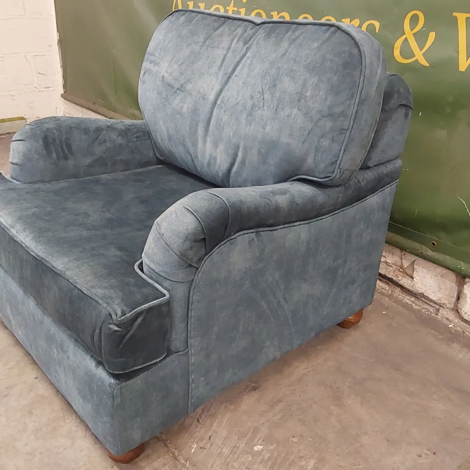 QUALITY DESIGNER VELVET UPHOLSTERED ARMCHAIR 