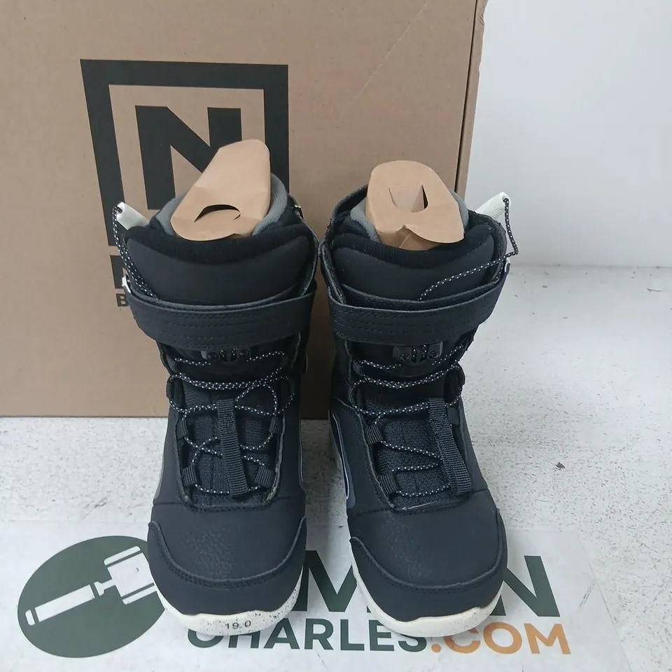 NITRO DROID QLS SNOWBOARD BOOTS, BLACK/WHITE/CHARCOAL, UK 13 (US 1.0) WITH TAGS