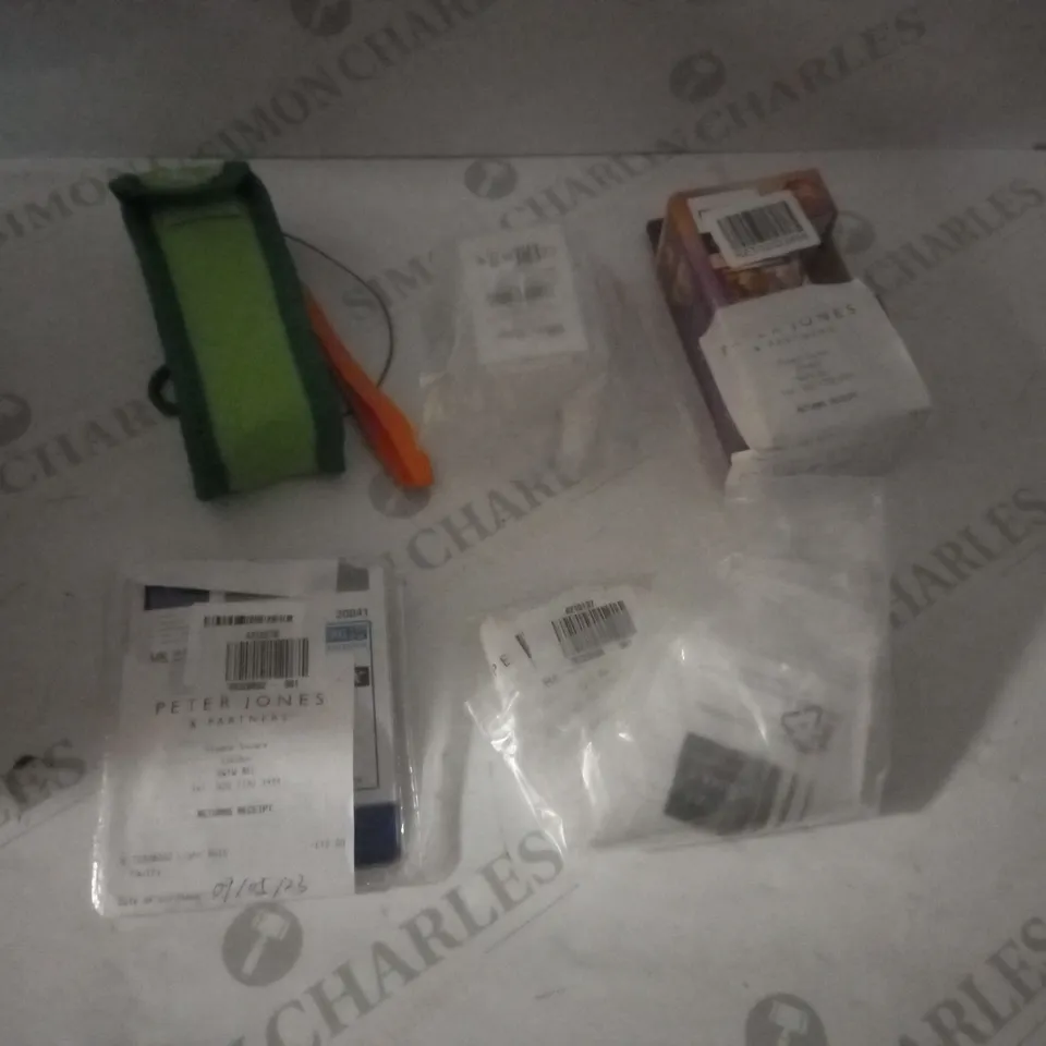 LOT OF 5 ASSORTED ITEMS TO INCLUDE BULBS AND TORCH