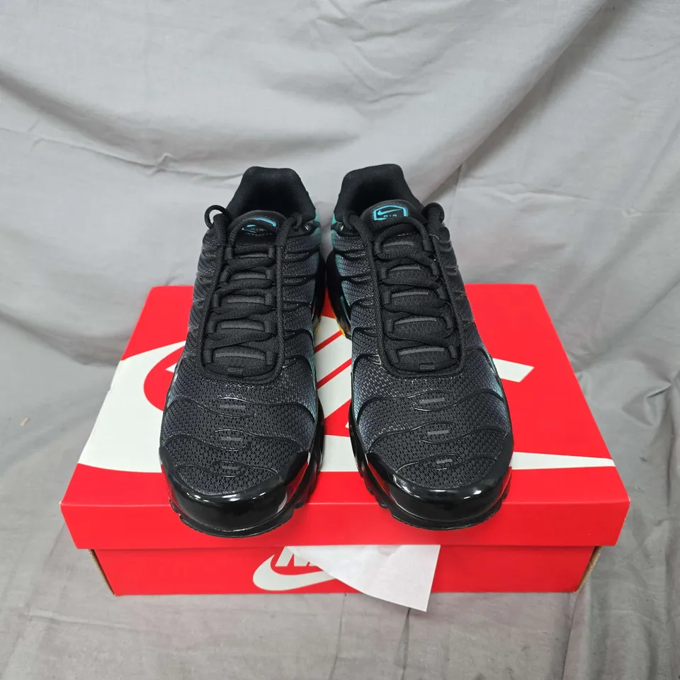 BOXED PAIR OF NIKE AIR PLUS MAX IN BLACK/BLUE - UK 8