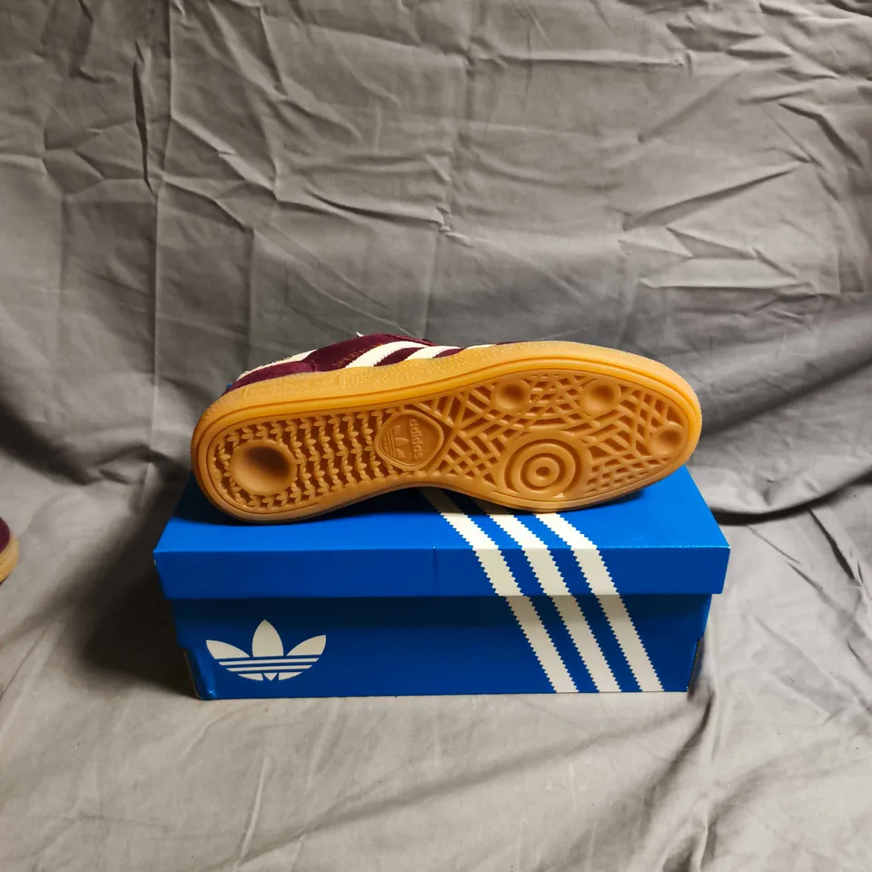 BOXED PAIR OF ADIDAS BURGUNDY SUEDE SNEAKERS – MEN'S UK 5
