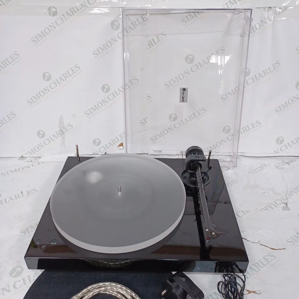 PROJECT X1B HIGH GLOSS BLACK TURNTABLE