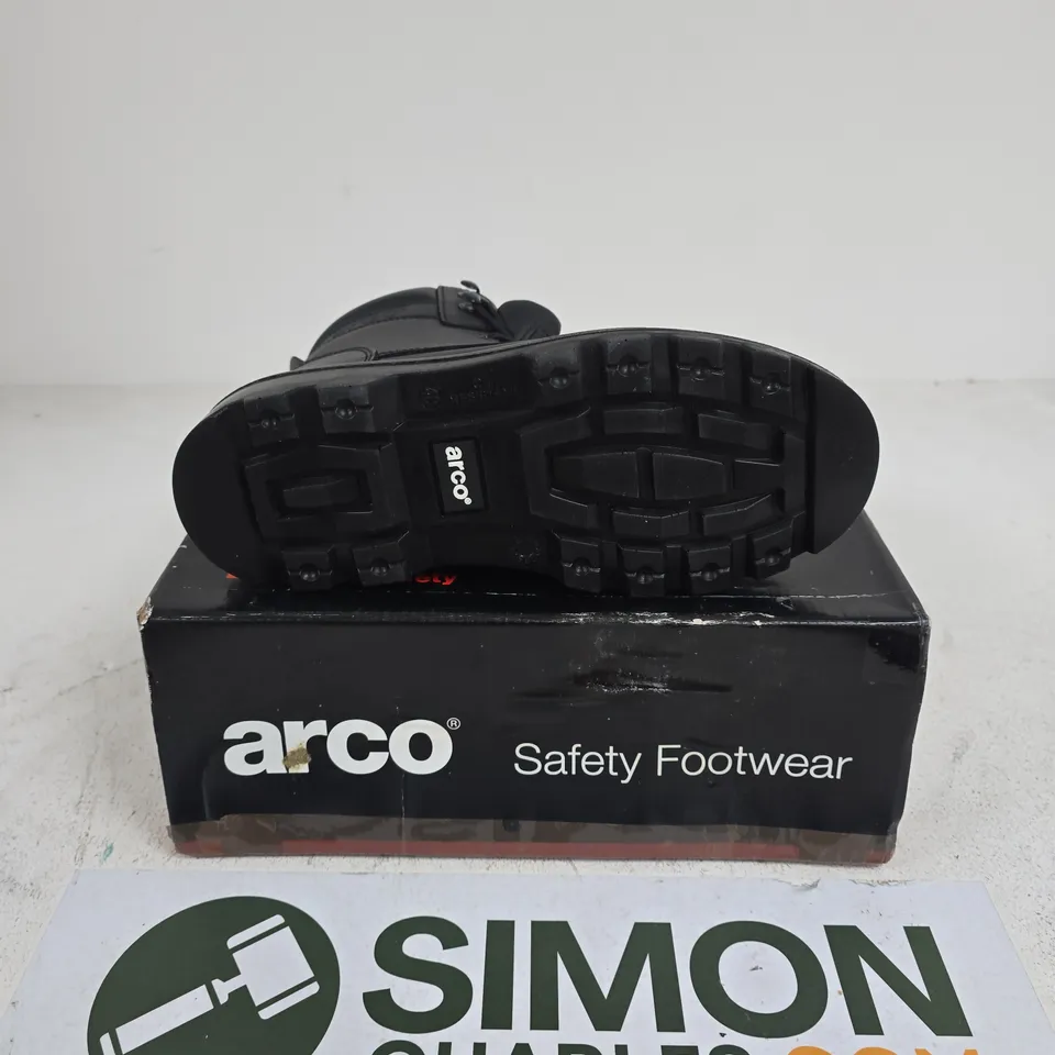 BOXED PAIR OF ARCO ST550 S3 SAFETY BOOTS IN BLACK - SIZE 6