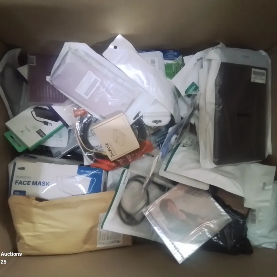 BOX CONTAINING LARGE AMOUNT OF BOXED ELECTRICAL ITEMS TO INCLUDE: LED STRIP LIGHTS, PHONE WALL CHARGER, PC KEYBOARDS, PHONE SCREEN PROTECTION COVERS ETC.