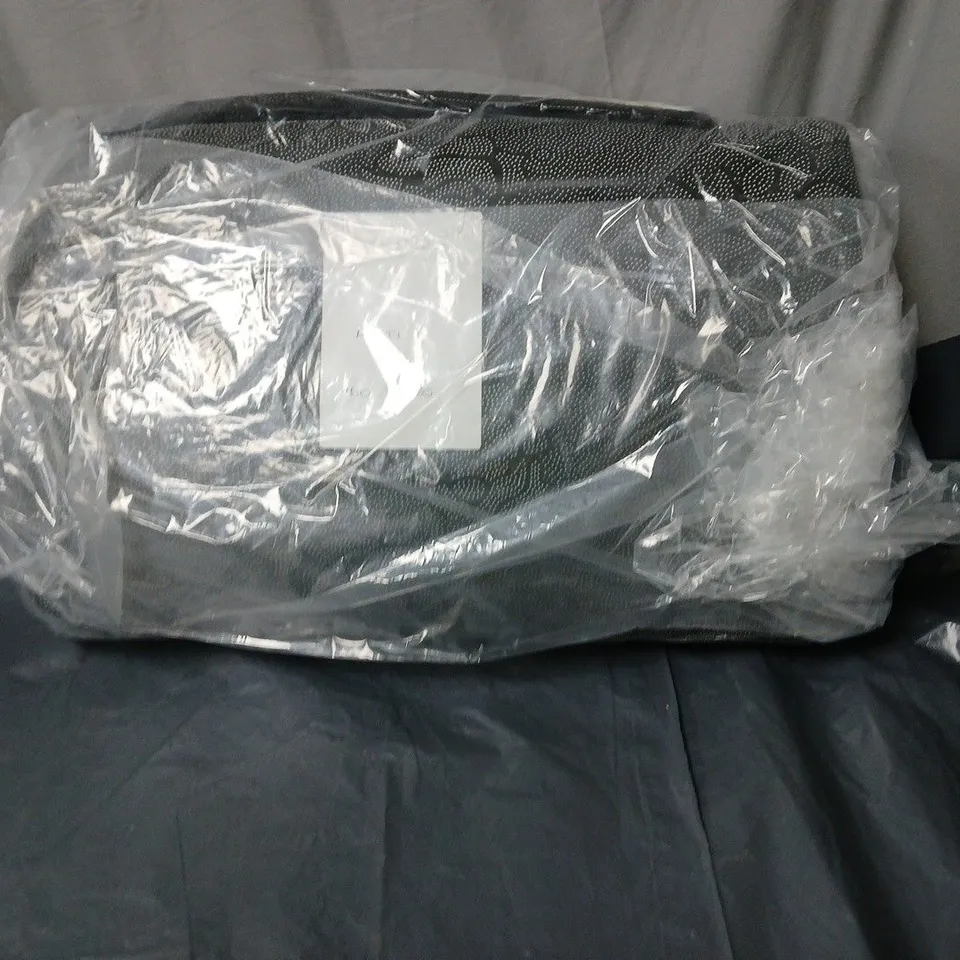 MULTI COLORED DESIGN RUG - SIZE 160CM X 230CM 