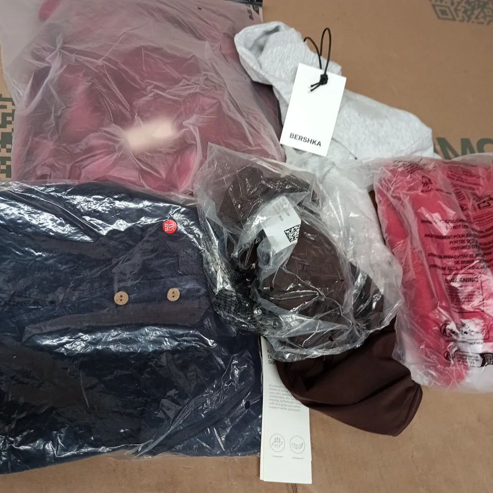APPROXIMATELY 30 ASSORTED CLOTHING ITEMS IN VARIOUS SIZES, STYLES & COLOURS TO INCLUDE BRANDS SUCH AS SHEIN, H&M, BERSHKA, ETC - COLLECTION ONLY