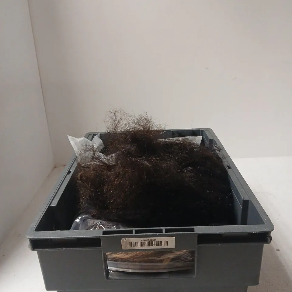 TOTE OF APPROXIMATELY 8 ASSORTED WIG/RELATED ITEMS TO INCLUDE DREAM DELUXE WIG CAP ETC