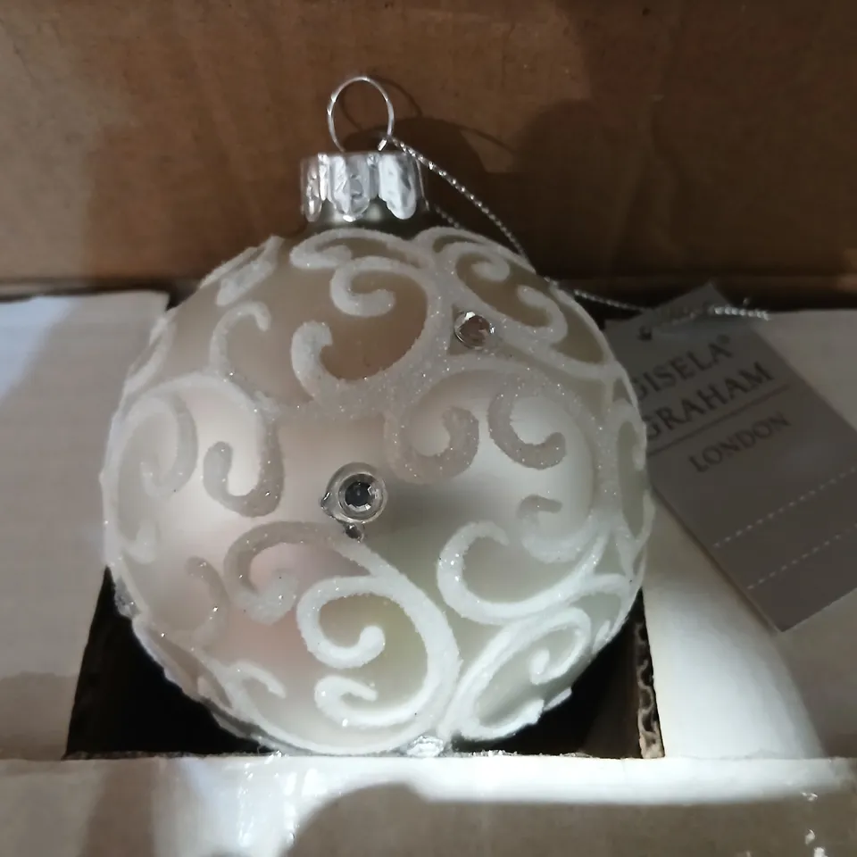 SIX GISELA GRAHAM WHITE FILIGREE GLASS CHRISTMAS BAUBLE WITH CRYSTAL ACCENTS