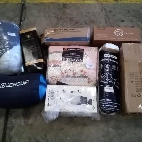 PALLET OF ASSORTED ITEMS INCLUDING MEMORY FOAM PILLOWS, COTTON 3 PIECE BED SPREAD, SLEEPING BAG, MEMORY FOAM CHAIR CUSHION, NOFFA PILLOW