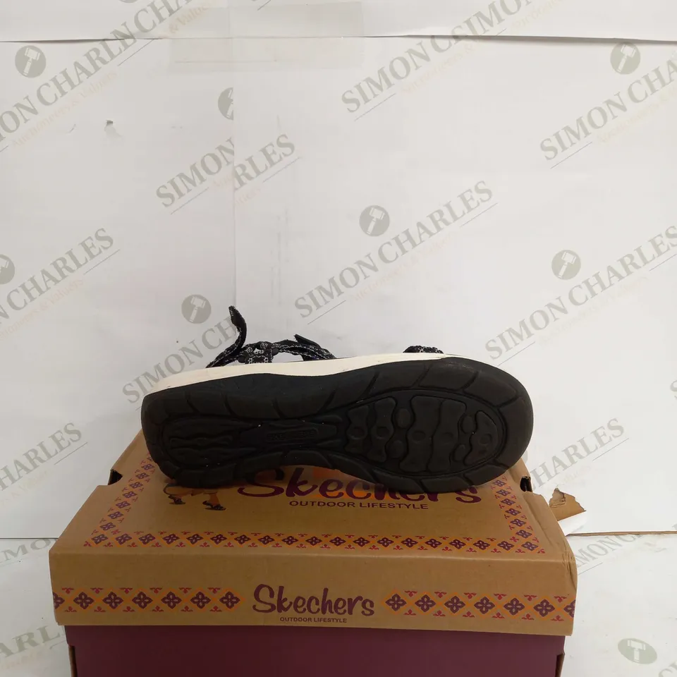 SKECHERS BLACK STRAPPED SANDALS SIZE 6