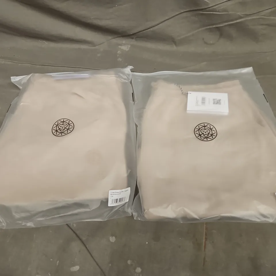 APPROXIMATELY 20 ASSORTED BAGGED CLOTHING ITEMS IN VARIOUS SIZES TO INCLUDE MENS BRASS MONKEY SHORTS IN CLAY & UNISEX BRASS MONKEY JOGGERS IN CLAY