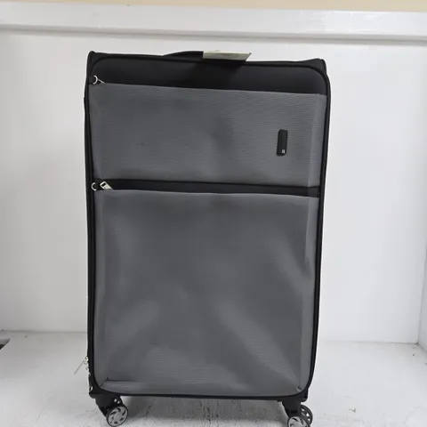IT SOFT-SIDED TRAVEL SUITCASE