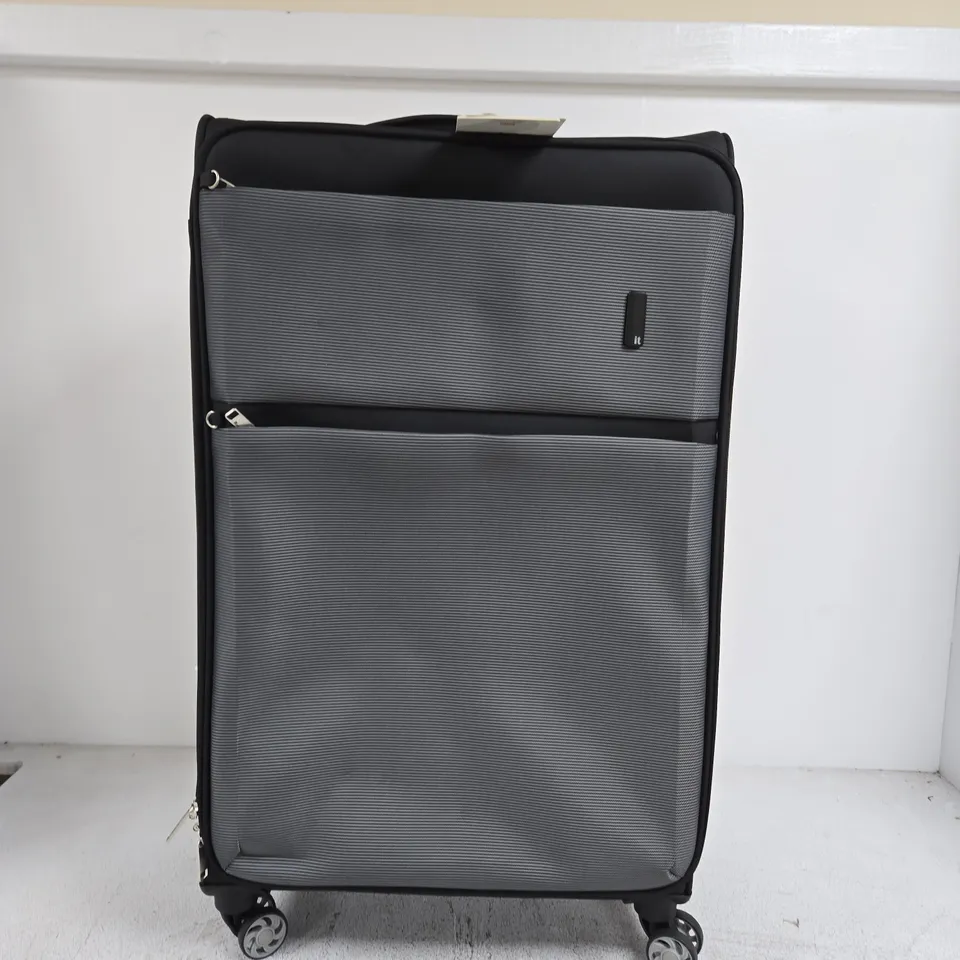 IT SOFT-SIDED TRAVEL SUITCASE