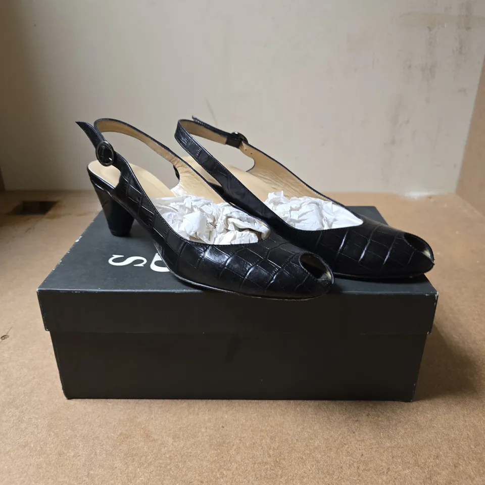 HOBBS ELIZABETH SANDAL CROCODILE PRINT - UK 5 