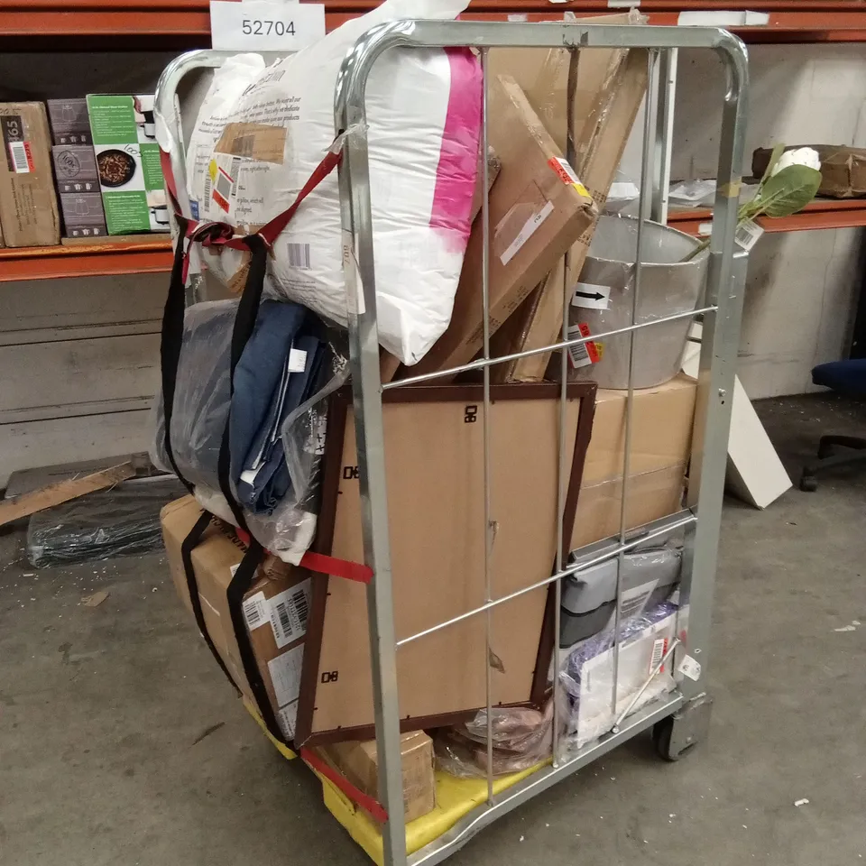 CAGE OF ASSORTED HOUSEHOLD GOODS AND PRODUCTS TO INCLUDE; CURTAINS, BEDDING, LIGHTING PRODUCTS, DECOR ETC - CAGE NOT INCLUDED