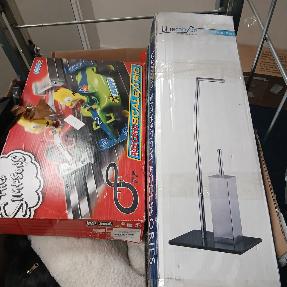 CAGE OF ASSORTED PRODUCTS TO INCLUDE; CHAIR PARTS, MONITORS, PROFESSIONAL HAIR DRYER PARTS, TOILET ROLL AND BRUSH HOLDER AND KEYBOARDS