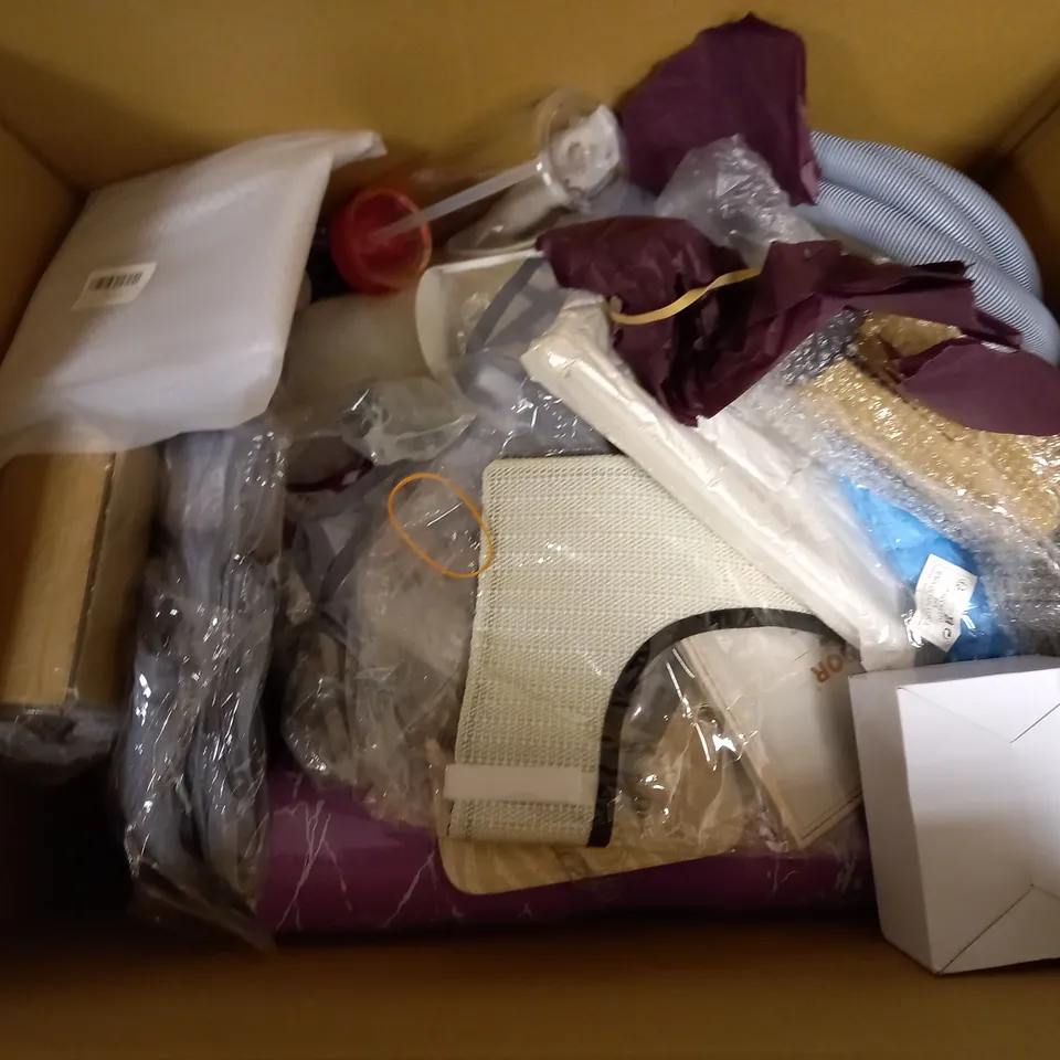BOX OF APPROX 15 HOUSEHOLD ITEMS TO INCLUDE SANDING BLOCKS, ADULT COMMUNICATION CARD GAME, TEA LIGHT HOLDER