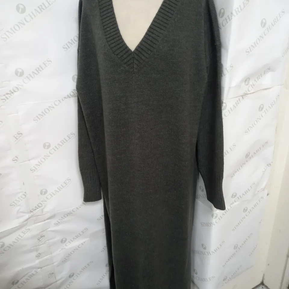 ALBARAY V NECK LOOSE FIT SEATER DRESS IN GREY SIZE 16