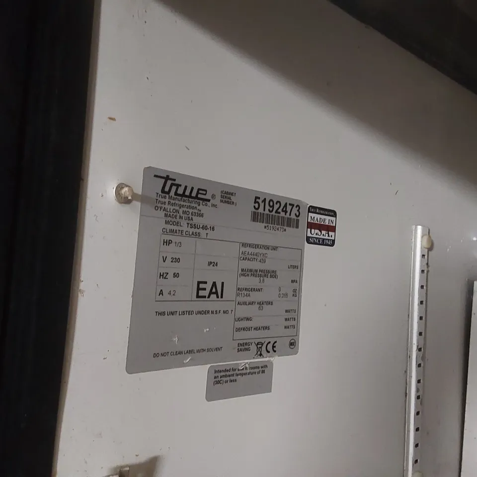 TRUE COMMERCIAL 2 DOOR BENCH SALADETTE