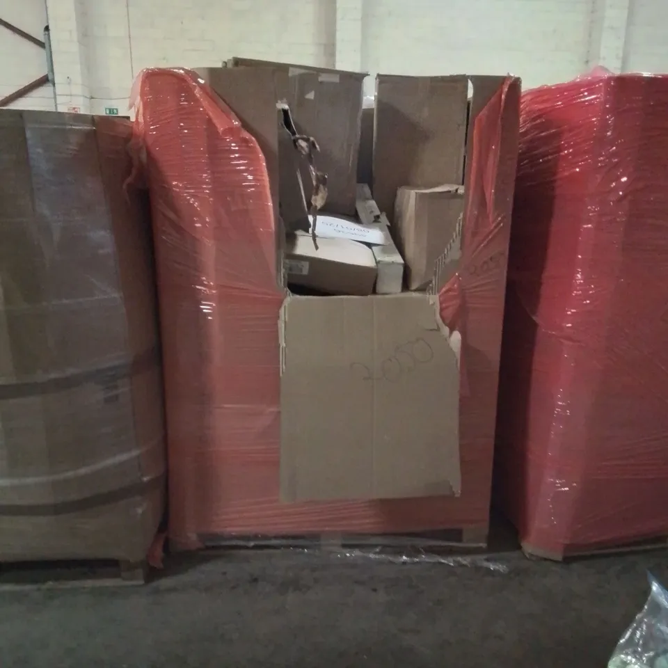 PALLET OF ASSORTED HOUSEHOLD GOODS AND PRODUCTS TO INCLUDE; TELESCOPIC LADDER, BLANKET, AIR FRYERS ETC