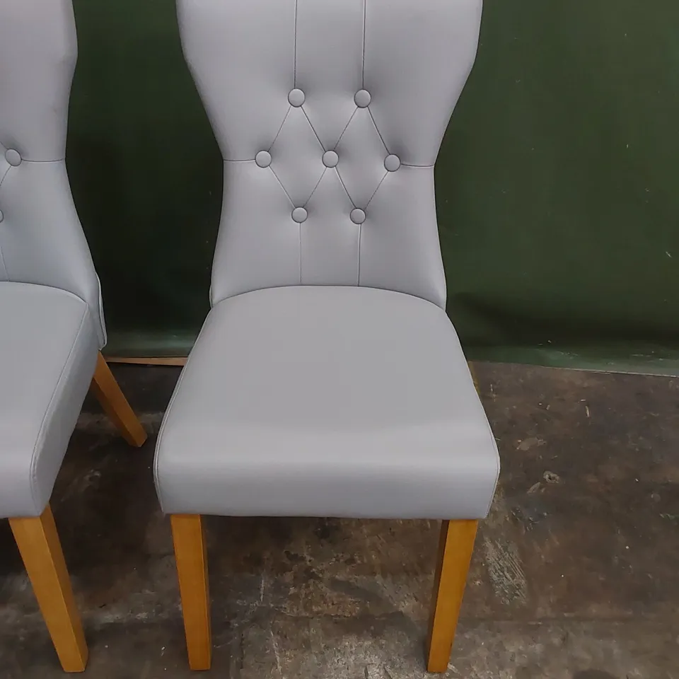 SET OF 2 BEWLEY LIGHT GREY PU LEATHER BUTTON BACK DINING CHAIRS WITH OAK LEGS