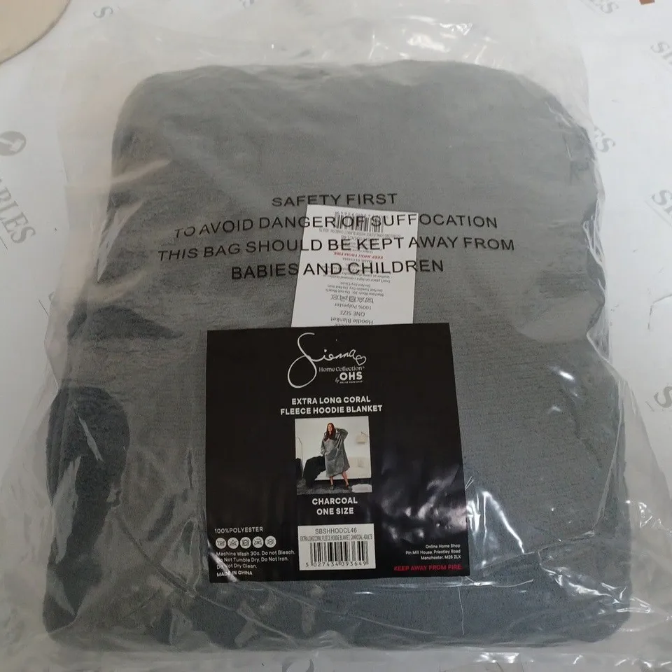 BAGGED EXTRA LONG CORAL FLEECE BLANKET IN CHARCOAL - ONE SIZE