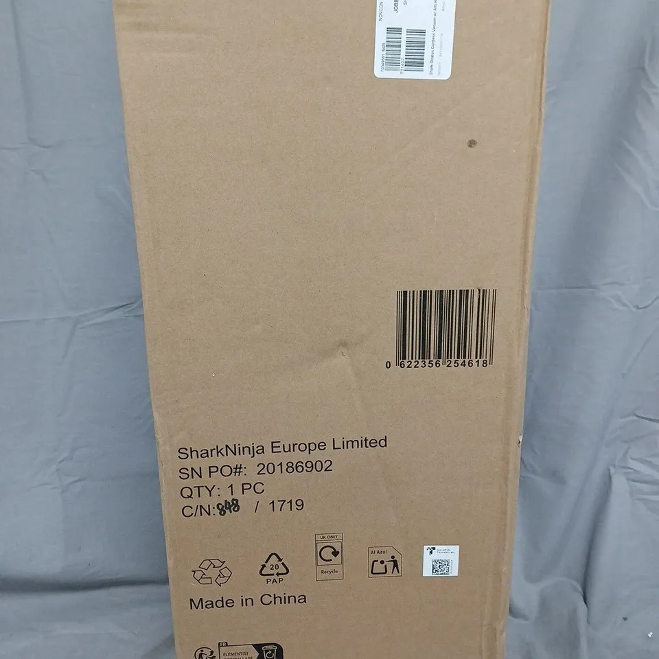 SHARK STRATOS CORDLESS VACUUM W/ ANTI HAIR WRAP & CLEAN SENSE IQ IZ400UKT