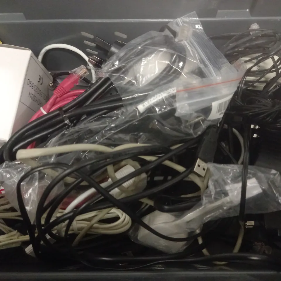 BOX OF APPROXIMATELY 9 ASSORTED ITEMS TO INCLUDE - BT TV REMOTE - REULIN ETHERNET CABLE - DRAYTEK VIGOR2862 ETC